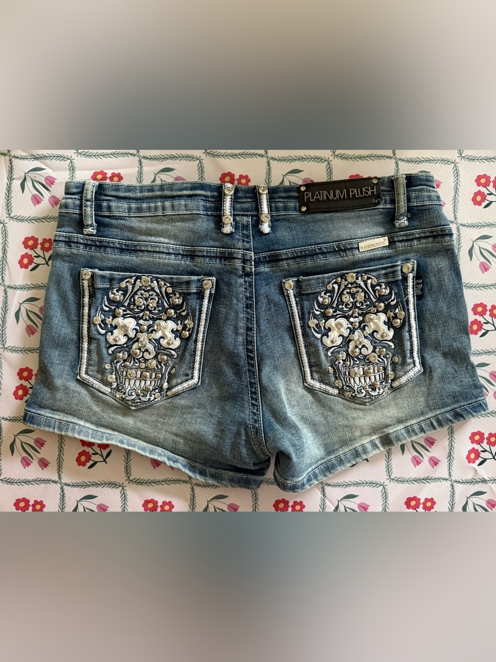 Platinum Plush Ladies Sugar Skull Denim Shorts Size Large - Picture 6 of 7